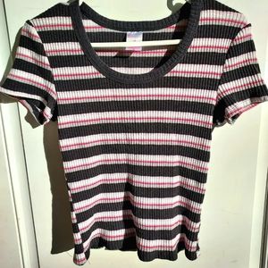 Stripped fitted tee, size largw